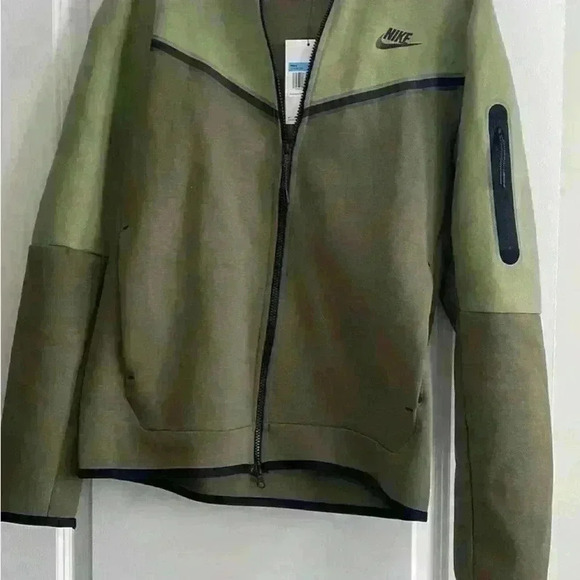 Men’s Nike Sportswear Tech Fleece Lightweight - Picture 5 of 6